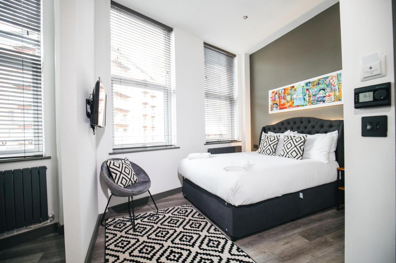 סלפורד Black Lion Hotel Manchester מראה חיצוני תמונה