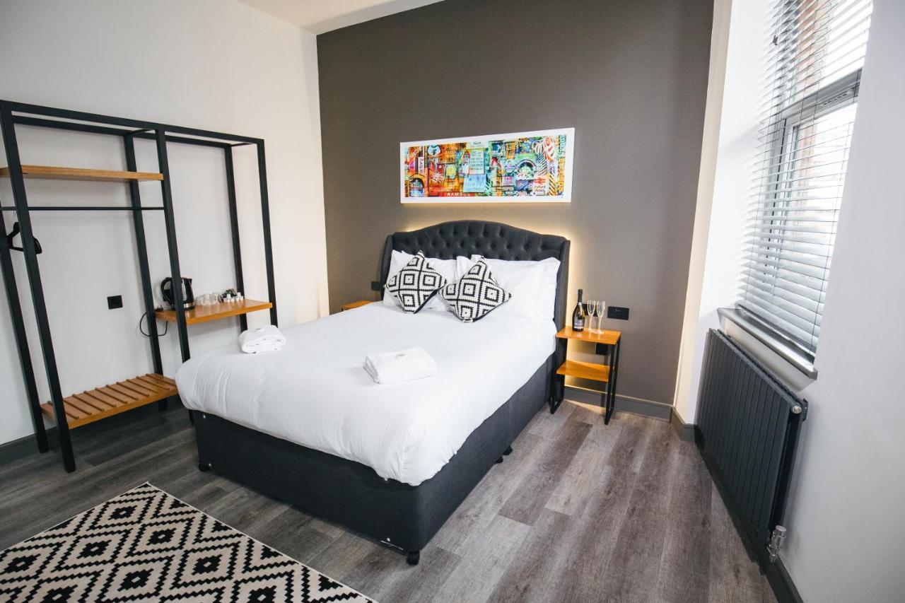 סלפורד Black Lion Hotel Manchester מראה חיצוני תמונה
