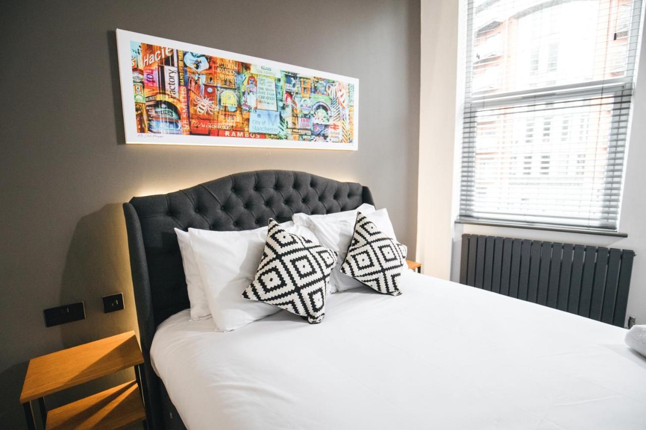 סלפורד Black Lion Hotel Manchester מראה חיצוני תמונה