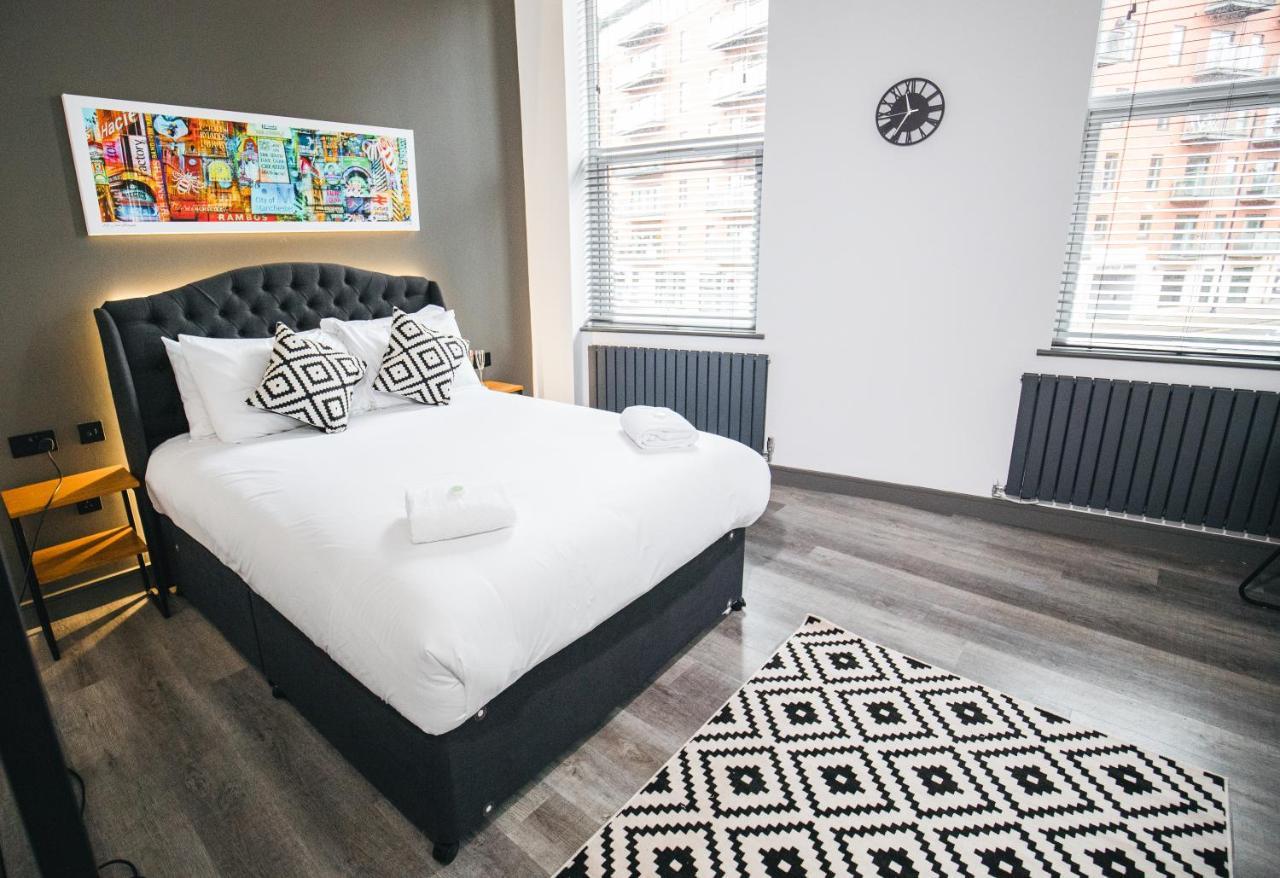 סלפורד Black Lion Hotel Manchester מראה חיצוני תמונה