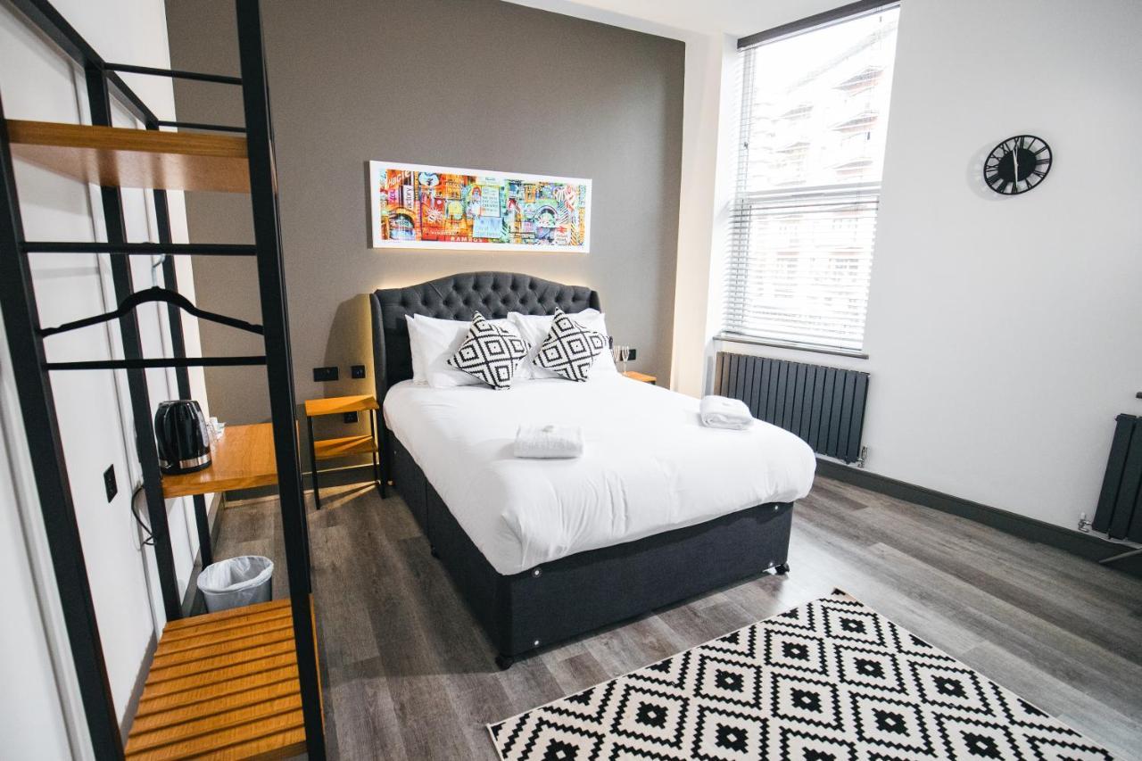 סלפורד Black Lion Hotel Manchester מראה חיצוני תמונה