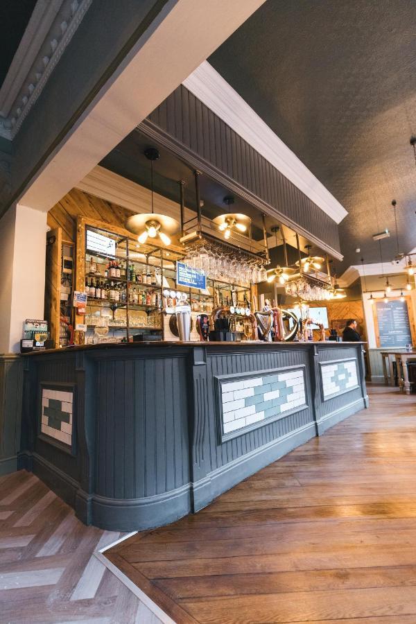 סלפורד Black Lion Hotel Manchester מראה חיצוני תמונה