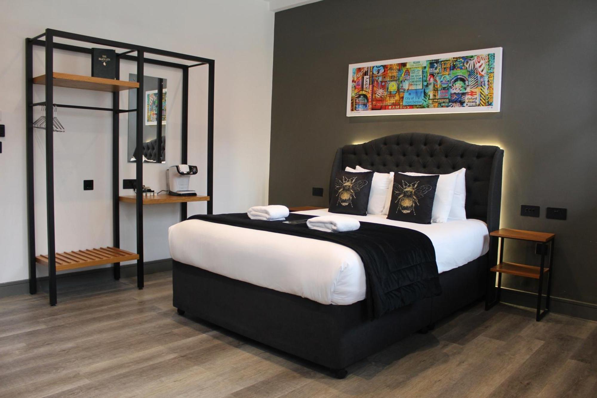 סלפורד Black Lion Hotel Manchester מראה חיצוני תמונה