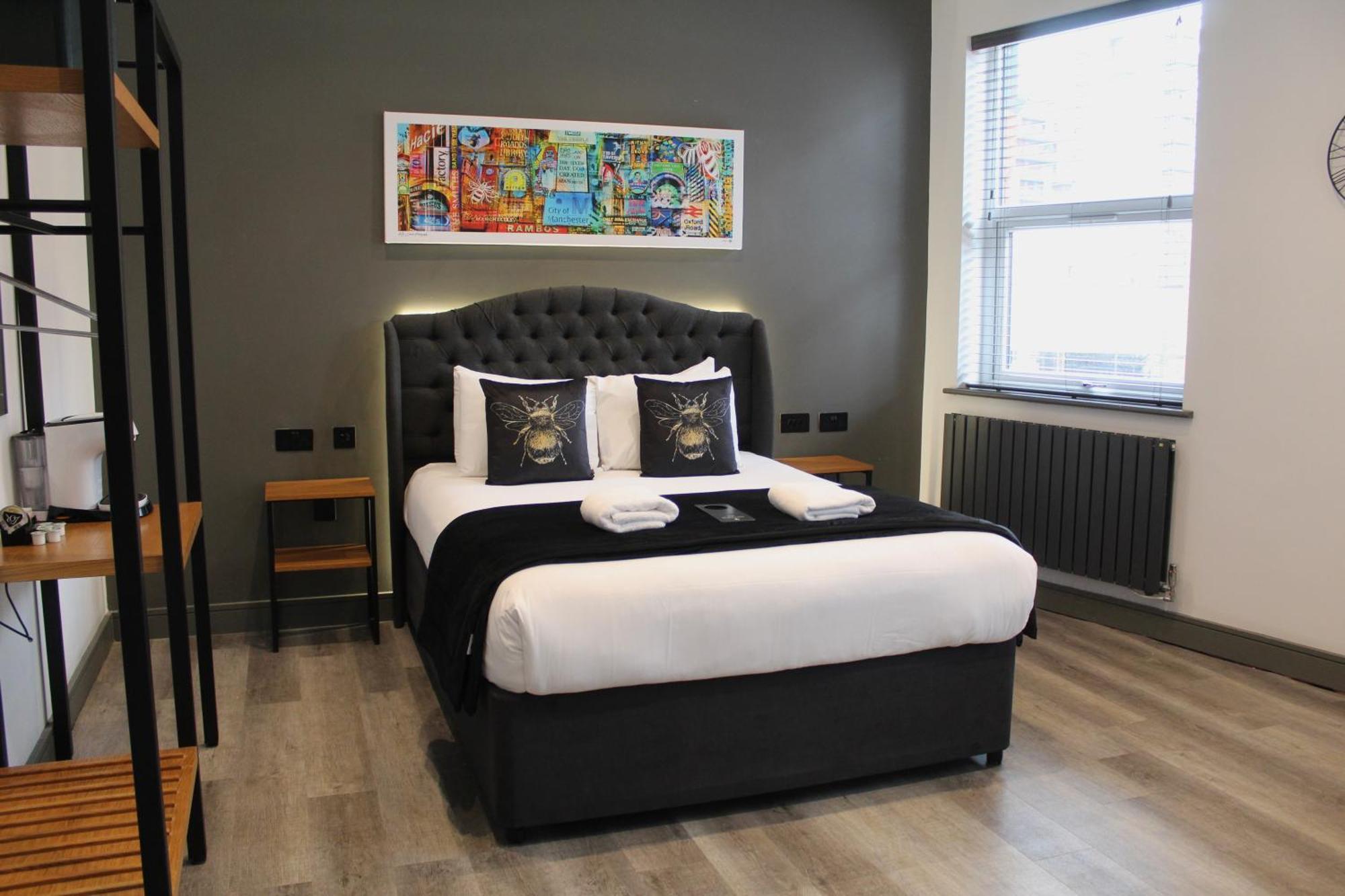 סלפורד Black Lion Hotel Manchester מראה חיצוני תמונה