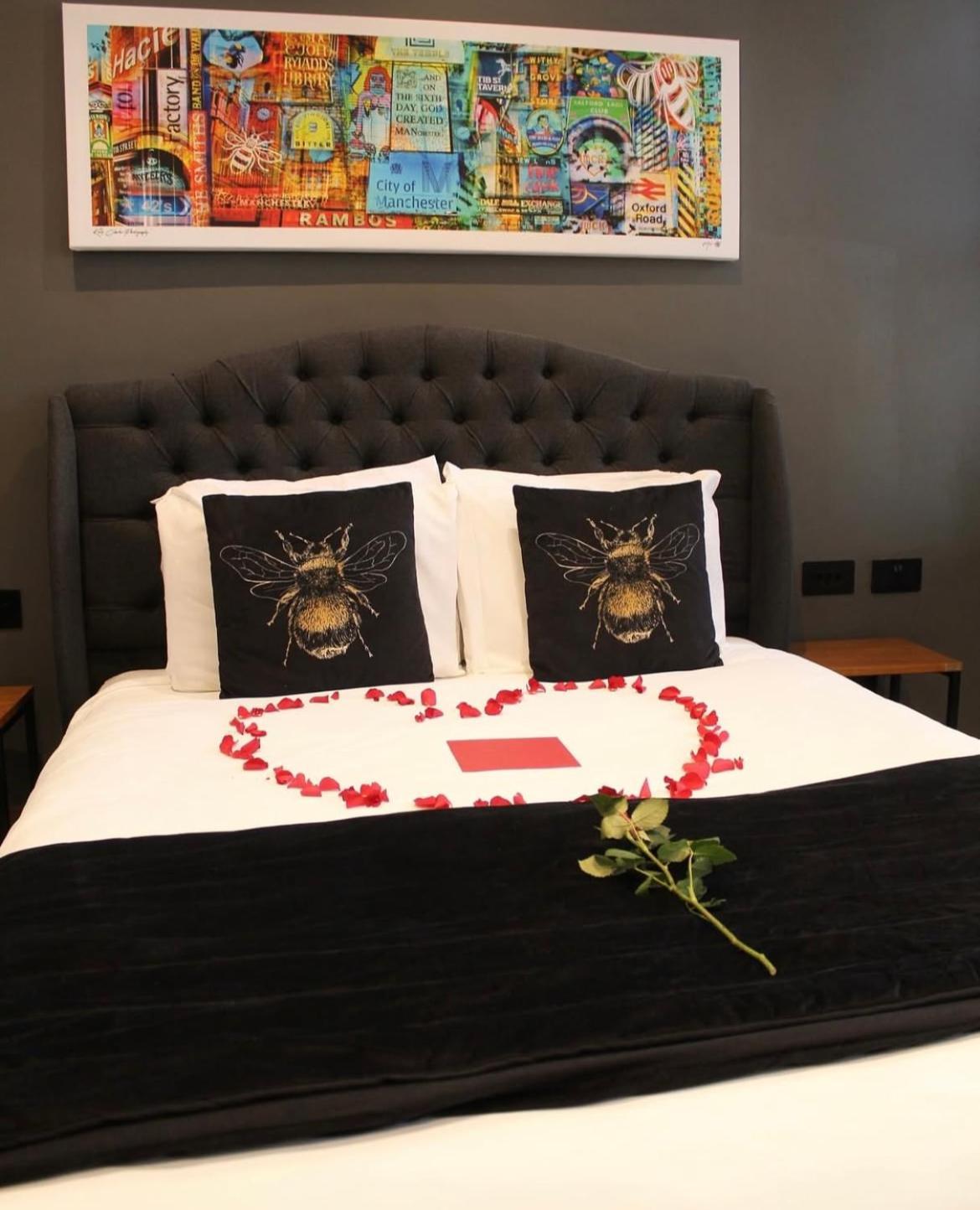 סלפורד Black Lion Hotel Manchester מראה חיצוני תמונה